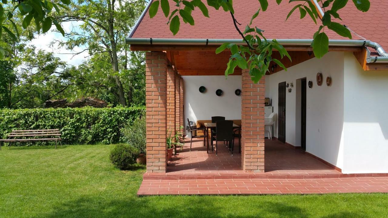 Tiszavirág Vendégház Tiszabábolna Exterior foto