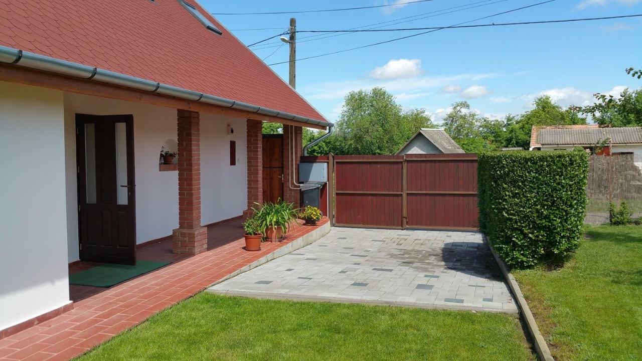 Tiszavirág Vendégház Tiszabábolna Exterior foto